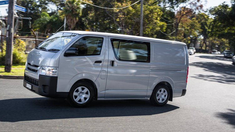 2016 Toyota HiAce Philippines Review: Large capacity but basic servicing 