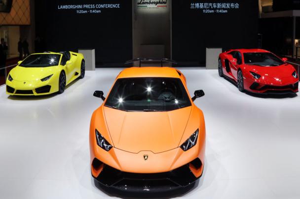 Abrupt Landing of Lamborghini at 2017 Shanghai Auto Show