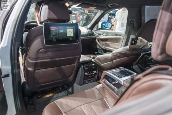 The cabin is equipped with the most up-to-date infotainment system. BMW 5-Series Li rear entertainment and single seats with the removable tablet for rear passengers