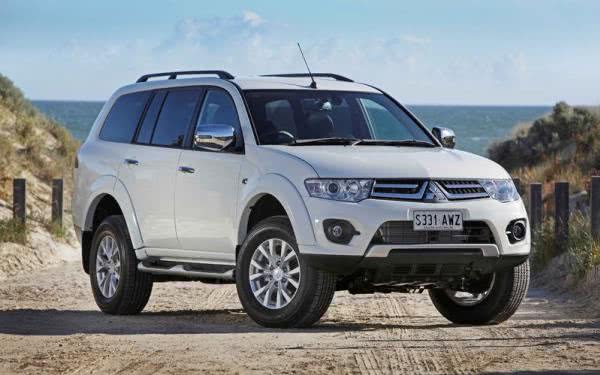 Mitsubishi opened an assembly plant in Indonesia Mitsubishi Montero angular front
