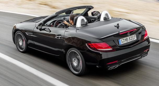 The SLC 180 also gets the eye-catching AMG Line flavor and many exterior’s updates. Mercedes-Benz SLC 180