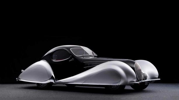 The elegant teardrop styling is considered as one of the pinnacles of timeless automotive designs. Talbot-Lago T150-C SS