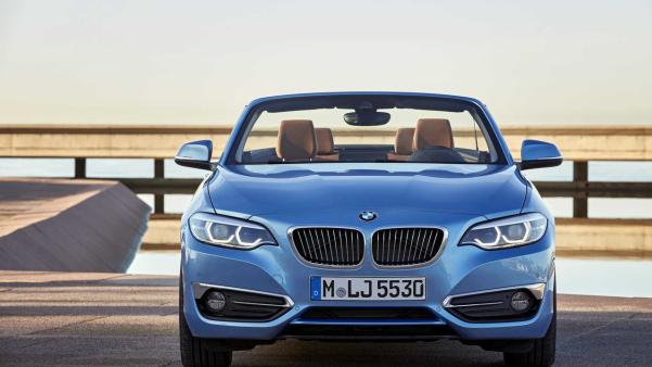 At the front, the car is redesigned with larger air intakes and a revised twin kidney grille. Front of BMW M2