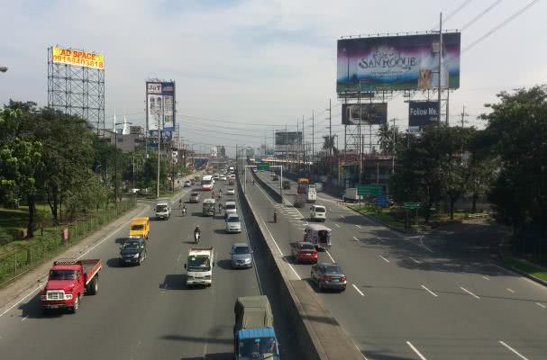 MMDA conducted an ocular inspection of streets in Balintawak area Vehicles moving on the roads