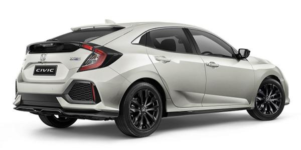 Customers could certainly find all the features of the Orange Edition on the Black Pack. Honda Civic Black Pack angular rear