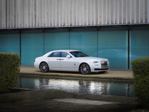 The Ghost Seoul Edition is dressed in white and black set off by red and blue design elements. Side view of the Rolls-Royce Ghost Seoul Edition