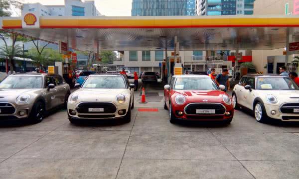 Entering summer, Pilipinas Shell is offering an on-going promotion to motorists with cool surprises Four cars parked at the Shell Gas station