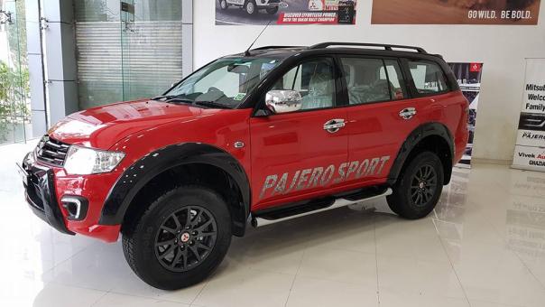 The 7-seater SUV comes with dual-tone exterior colors. Side view of the Mitsubishi Pajero Sport “Select Plus”
