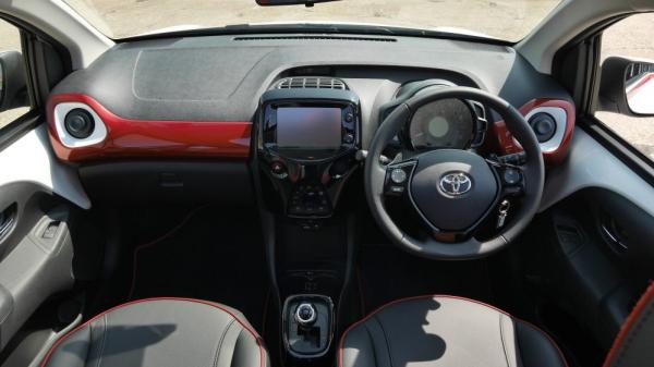 Not only do the red and white duo dominant the exterior, they also make the same story in the cabin. The cabin of 2017 Toyota Aygo x-claim limited edition
