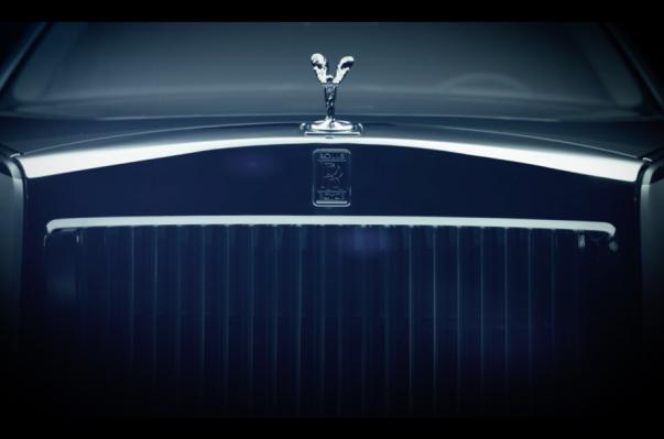 The first image is of what’s likely the Phantom’s new front grille with a typical Spirit of Ecstasy. Fist teaser image of the Rolls-Royce Phantom VIII with new front grille and a Spirit of Ecstasy