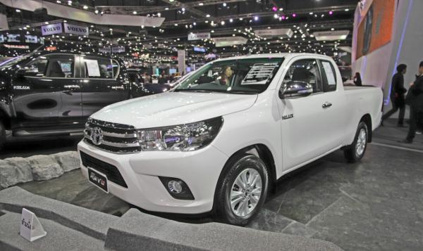The 2016 Toyota Hilux Revo was introduced at Thai Motor Expo in December last year. Angular front of the 2016 Toyota Hilux Revo at Thai Motor Expo
