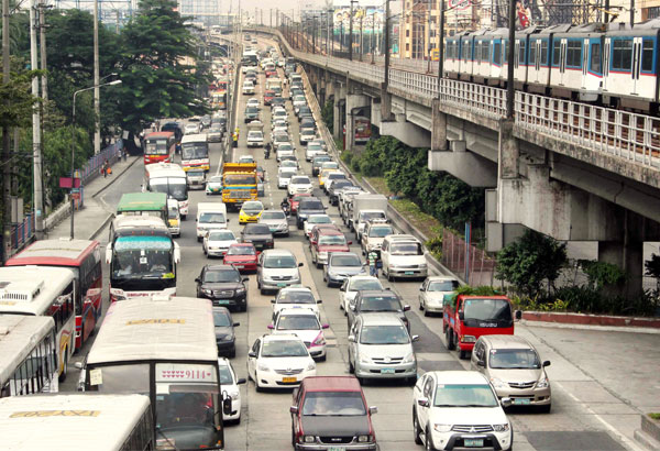 The MMDA recently announced that the “no window hours” policy for the number coding scheme will be permanent after it was proven effective A road packed with cars