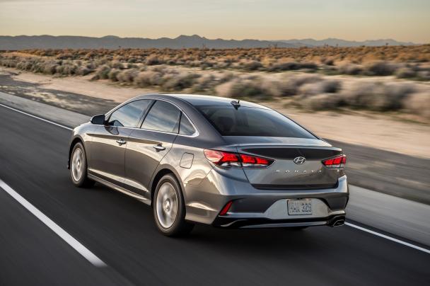 The chassis is upgraded with 21 % thicker trailing arms, refreshed bushings and steering rack Angular rear view of the Hyundai Sonata facelift
