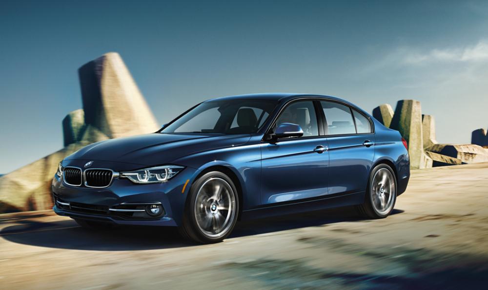 The latest version of BMW 3-Series will truly make you amazed side view of a blue BMW 3-Series