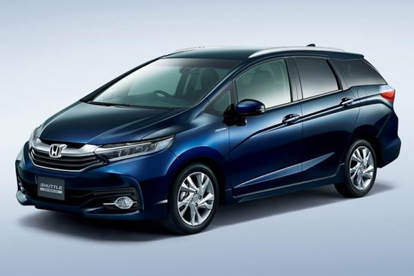 The Honda Jazz will be a great choice for those who are finding an earnest city car angular front of a blue Honda Jazz