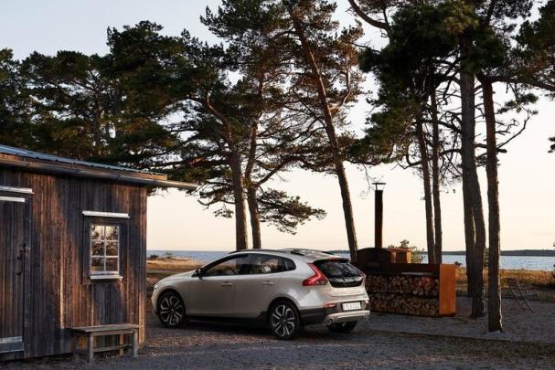 Volvo revealed that internal combustion engine (ICE) models coming with an electric motor will replace pure ICE cars in the future A white Volvo car next to a wooden house
