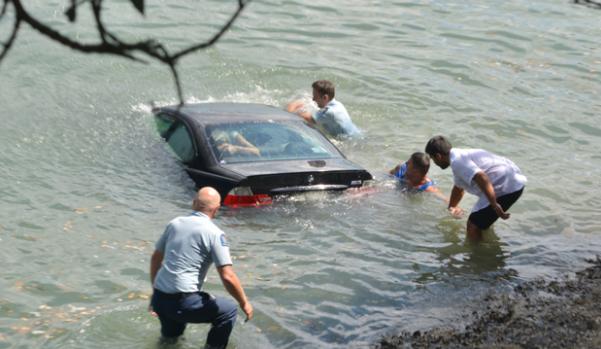 Get out of your car and try to run as fast as possible to a higher area people escaping from a car floating on water