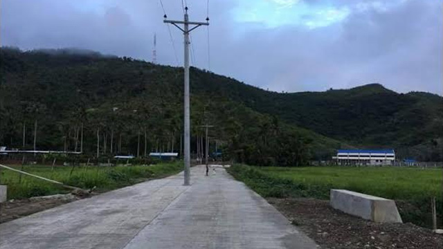 The joint circular between the DOE and the DPWH aims to move electric posts during road widening projects Electric posts in middle of Tacloban road