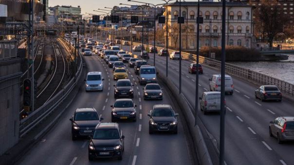 Uber crossed more than 5-billion trips worldwide and rewarded 5 Filipino drivers who helped make history Cars moving on road