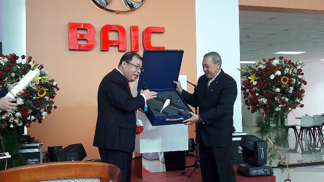 BAIC conducted a ribbon-cutting ceremony to inaugurate the opening to the general public of this new dealership Two men at the ribbon-cutting ceremony of BAIC