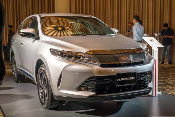 The new Harrier from Toyota has been recently introduced in Singapore angular front of the Toyota Harrier