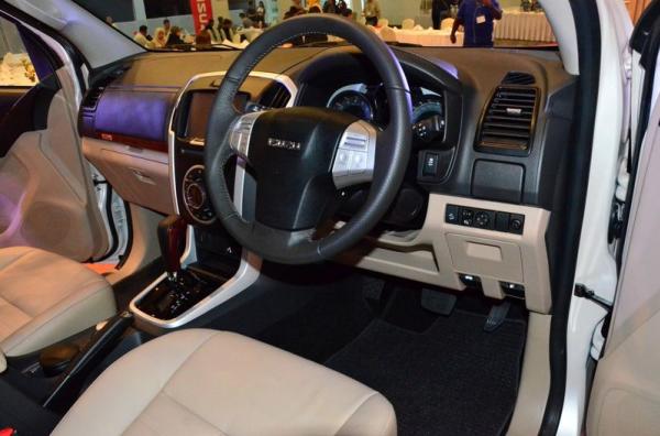Interior-wise, the vehicle comes fitted with soft-touch plastics and faux wood trim interior of the 2017 Isuzu MU-X facelift