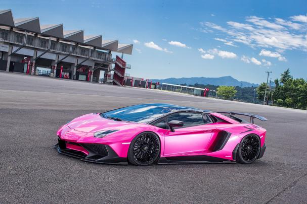 Unique: Lamborghini Aventador SV in pink livery