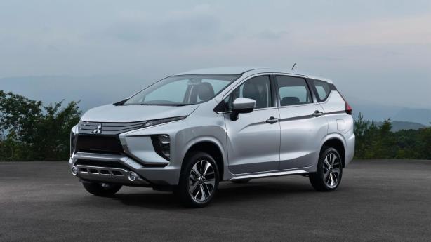 angular front of the 2018 Mitsubishi Expander 