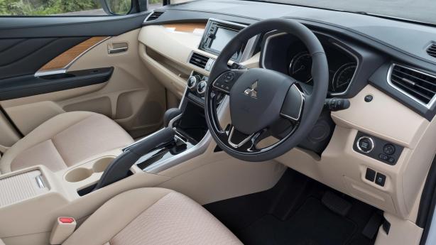 Mitsubishi Expander 2018 driving cabin