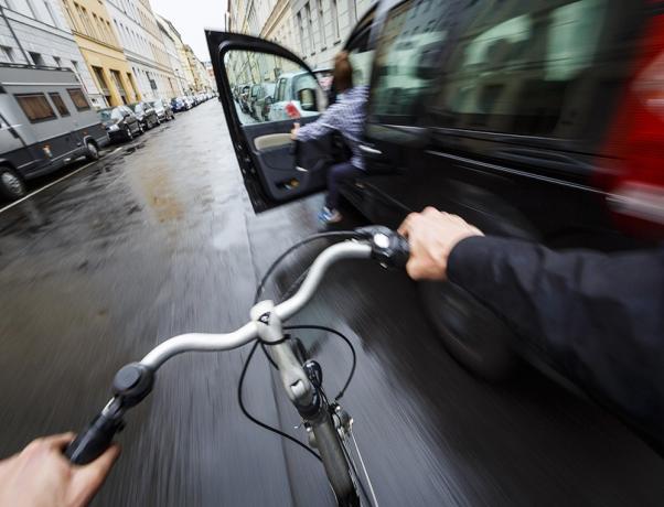 How To Safely Open Car Doors On Busy Streets In The Philippines