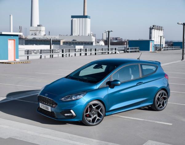 Being petite but the Ford Fiesta can fit 5 people Ford Fiesta hatchback angular front