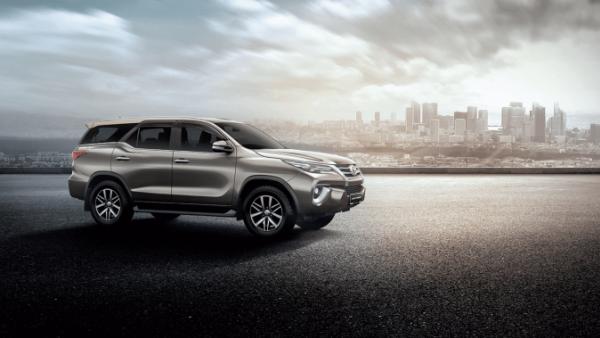 2018 Toyota Fortuner diesel automatic Philippines side view