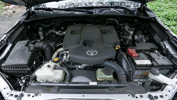 Toyota Fortuner 2018 engine bay
