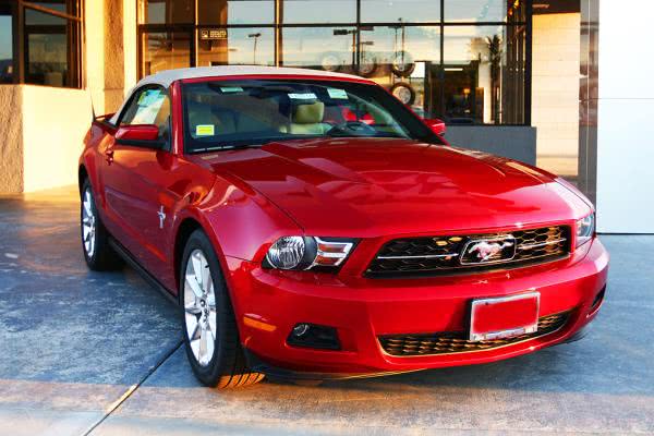 Ford Mustang 2010 in comparison with Ford Mustang 2018