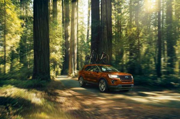 Ford Explorer 2018 in forest