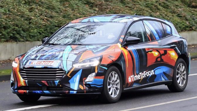 Ford Focus 2019 spotted in vivid camouflage [Spy shots]