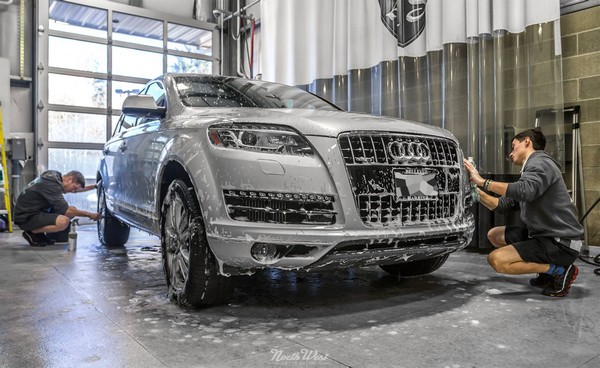 2 men washing an Audi car