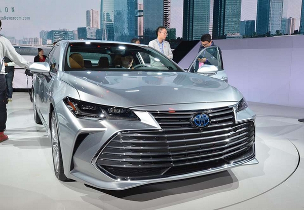 Toyota Avalon 2019 launched at NAIAS 2018 with biggest grille ever