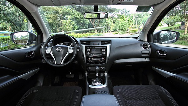 Nissan Navara 2018 dashboard