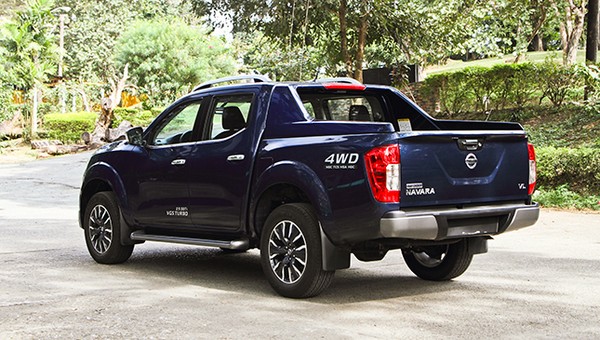 Nissan Navara 2018 angular rear