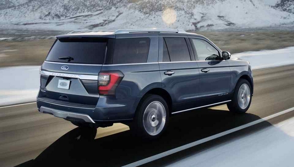Ford Expedition 2018 on the road