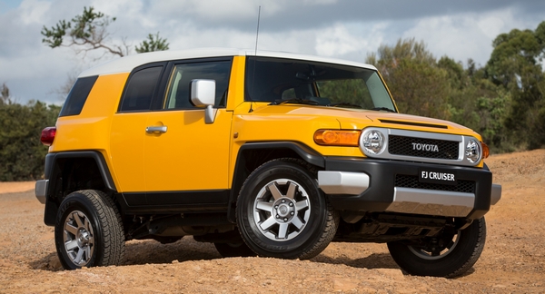 Toyota FJ Cruiser 2018 angular front