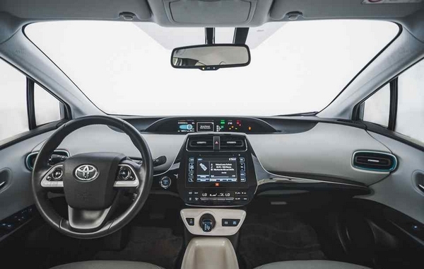 Toyota Prius 2018 hybrid interior