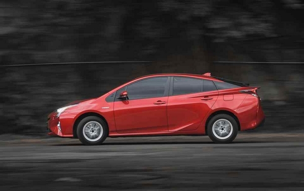 Toyota Prius 2018 hybrid side view