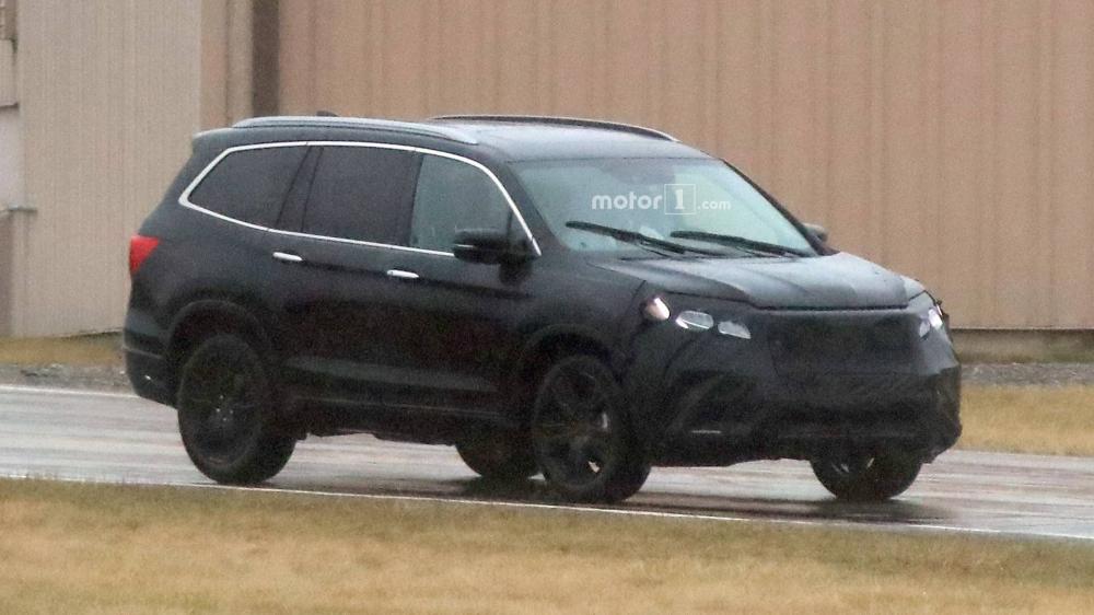 First spy shots of the refreshed Honda Pilot 2019