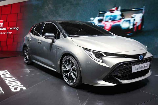 All-new Toyota Auris 2018 previews next-gen Corolla at Geneva 2018