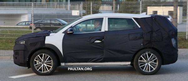 Hyundai Tucson 2019 facelift spied, revealing a new honeycomb grille