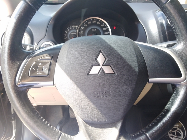 Mitsubishi Mirage G4 GLS 2013 steering wheel