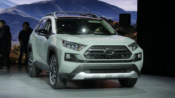 Next-gen Toyota RAV4 2019 shows New York a complete makeover