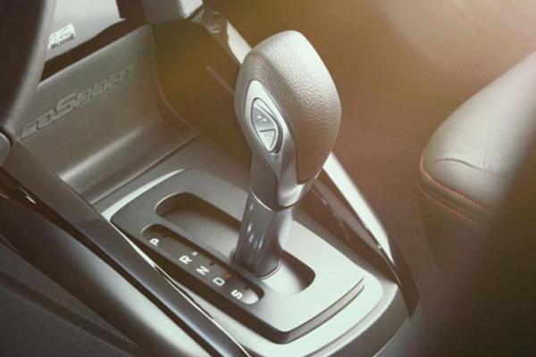 Ford EcoSport 2018 vs 2017: Interior Ford EcoSport 2017 clutch
